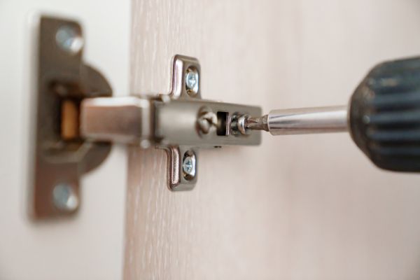 Cupboard Hinge Repair in Waxahachie