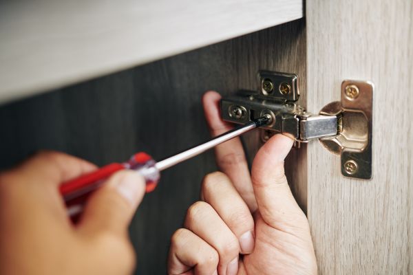 Cabinet Hinge Installation in Waxahachie